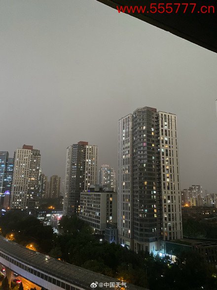一秒天黑！北京出现壮观弧状云